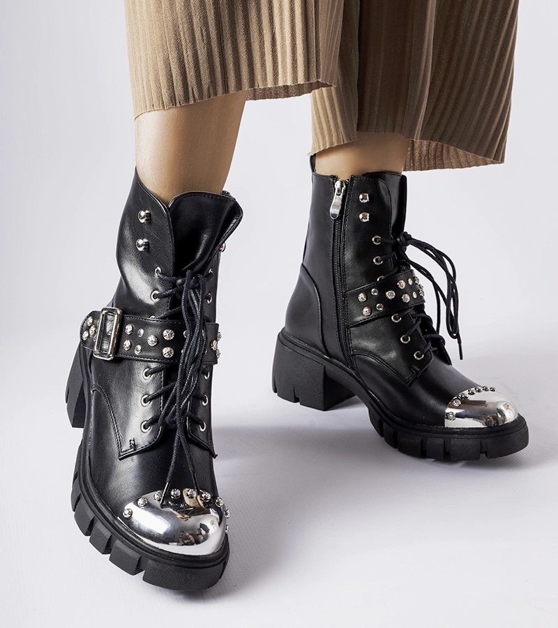 Černé dekorativní kotníčkové boty na nízkém podpatku Garret