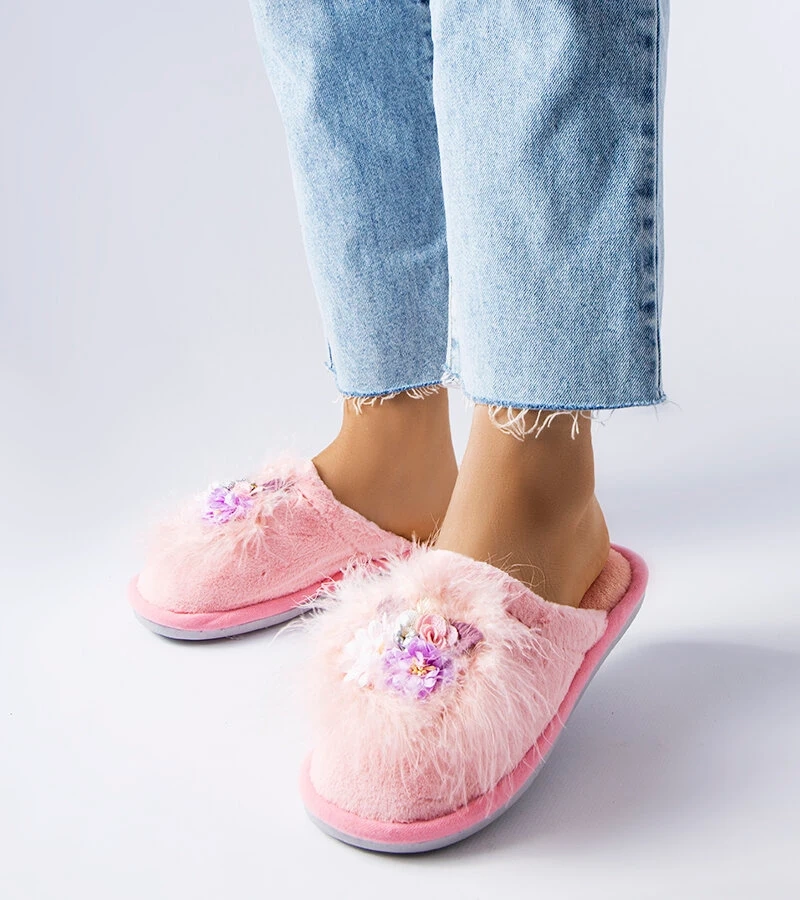 Růžové teplé pantofle s květinami Moly