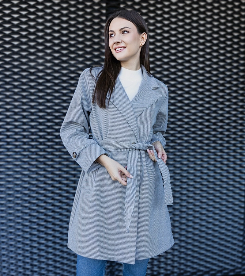 Elegantní šedý oversize kabát Bahera.