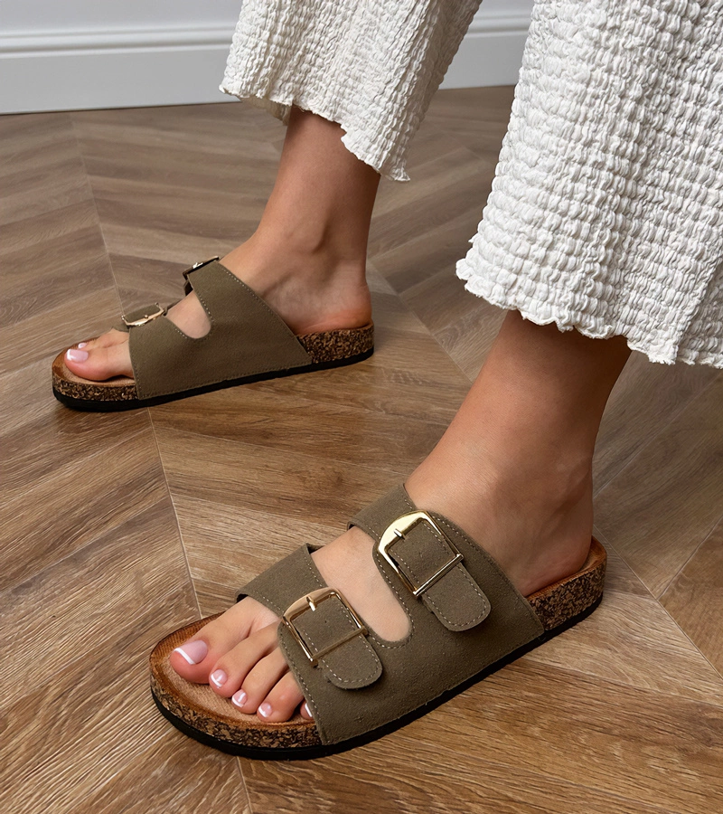 Zelené pantofle s přezkami na korkové podrážce Cloud