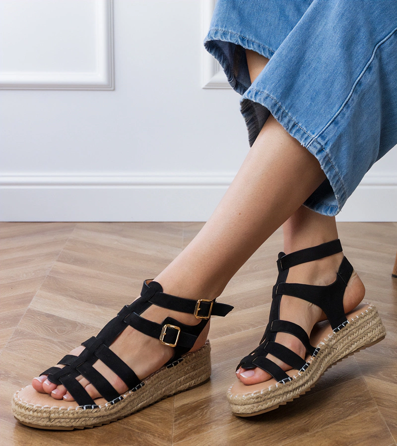 Černé sandály espadrilky na nízké platformě Amur
