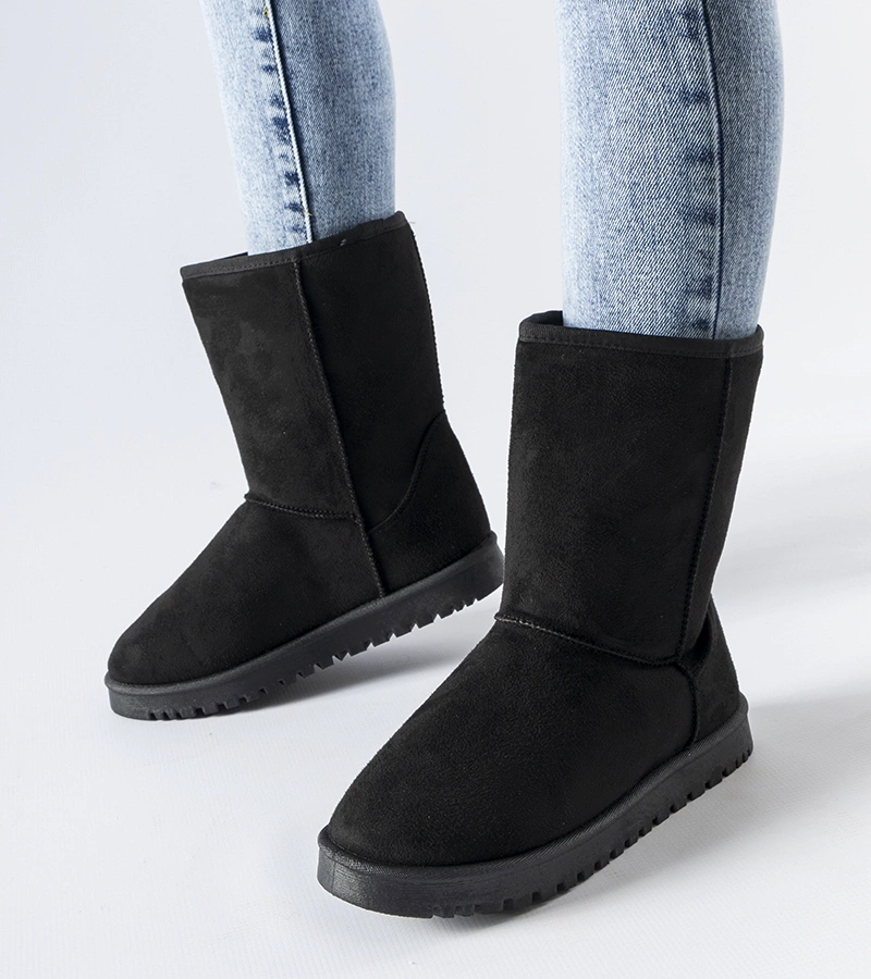 Černé izolované klasické sněhule Ireneo