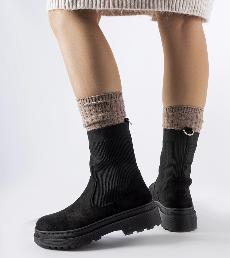 Černé ponožky s masivními botkami Hawkins