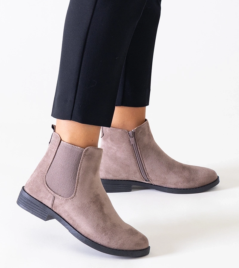 Hnědé klasické boty s elastickou vsadkou z eko-kůže Maiza.