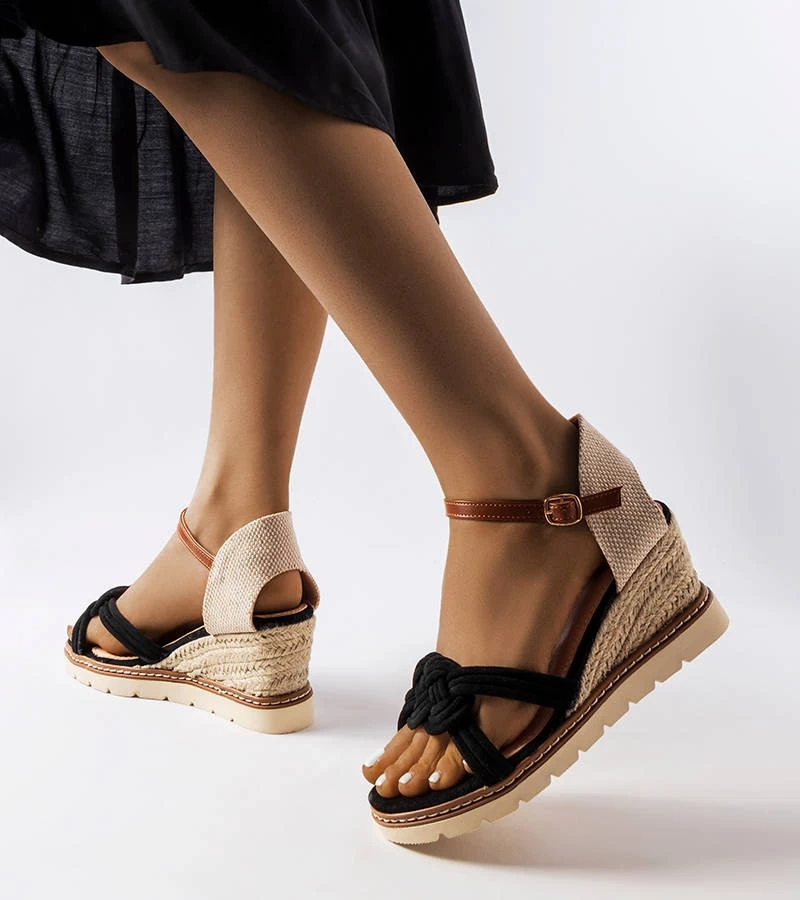 Černé sandály Arabela na podpatku