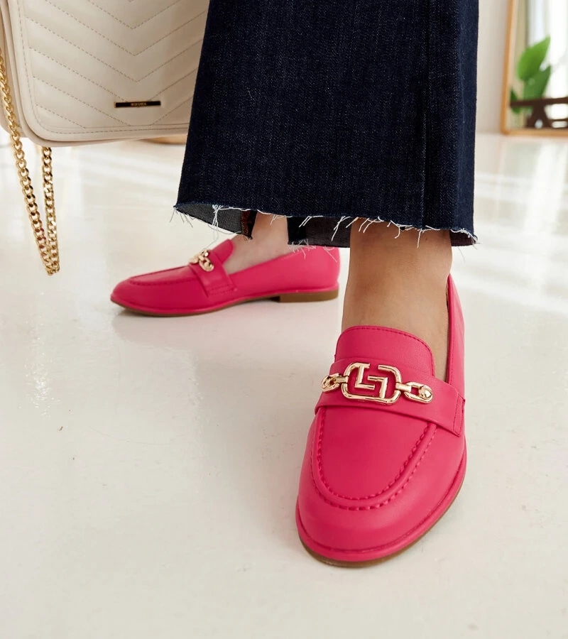 Růžové mokasíny zdobené řetízkem Kuens