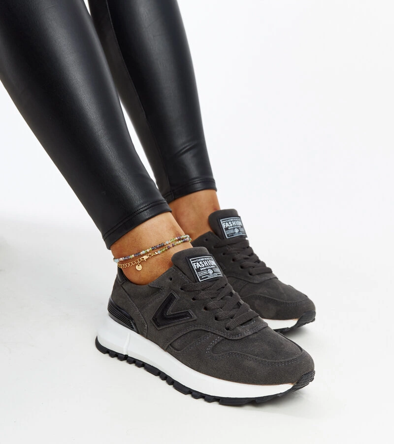 Tmavě šedé tenisky na tlustší podrážce Olonio