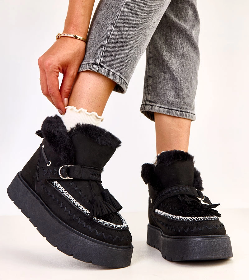 Černé sněhule na platformě s třásněmi Maurisa