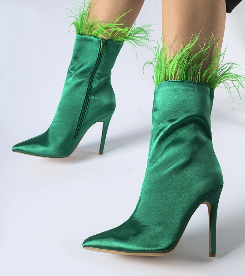 Zelené botky zdobené pírky Selvena