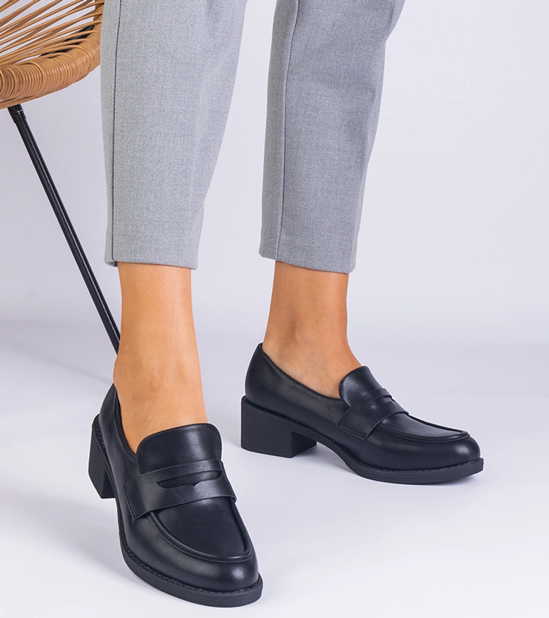 Černé dámské polobotky z eko kůže na nízkém podpatku Astrelia