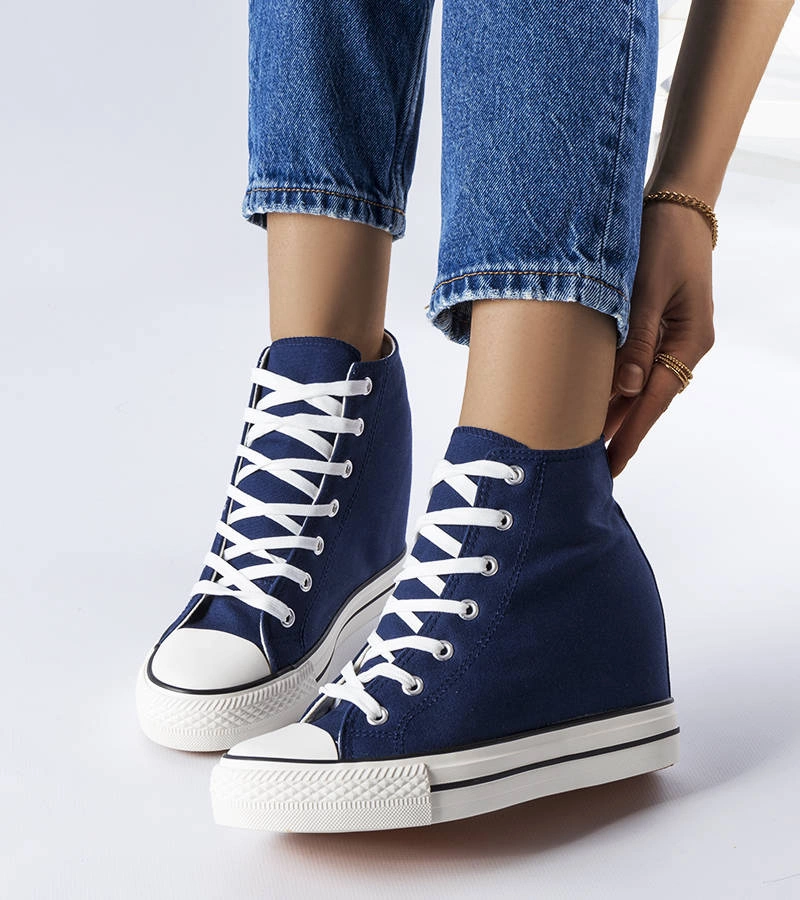 Tmavě modré tenisky na platformě Spaventa