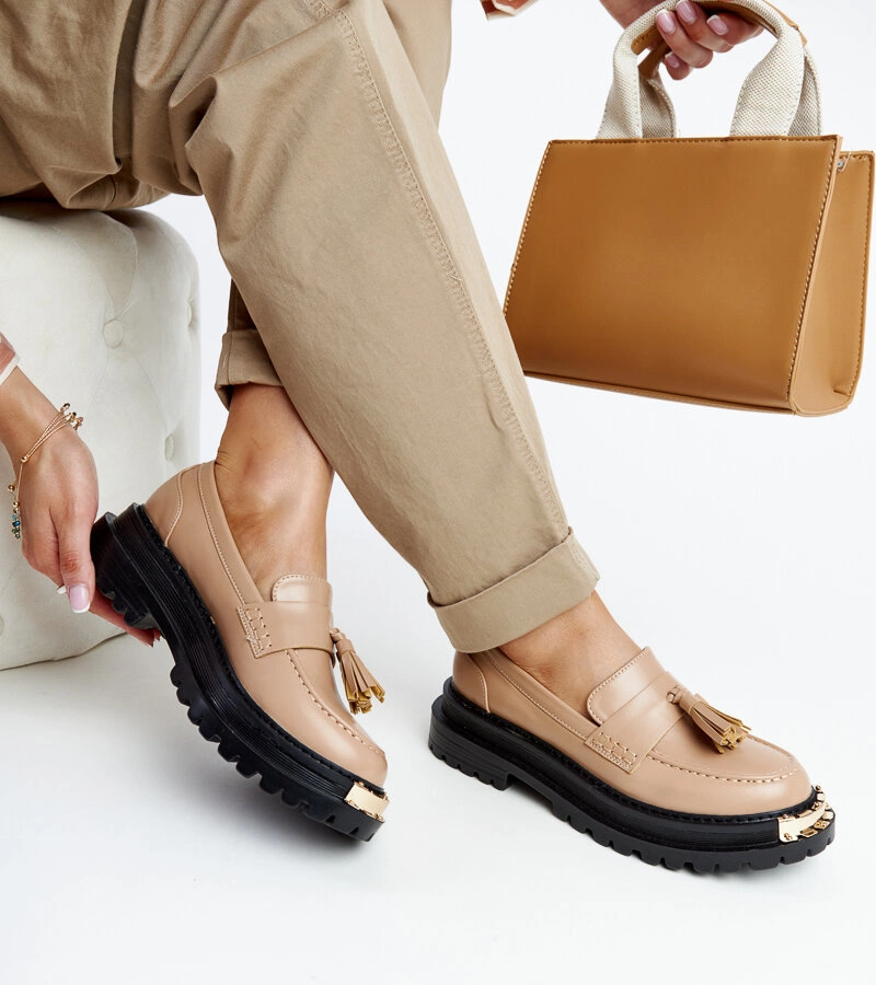 Bežové masivní mokasíny s zlatými vložkami Tuga