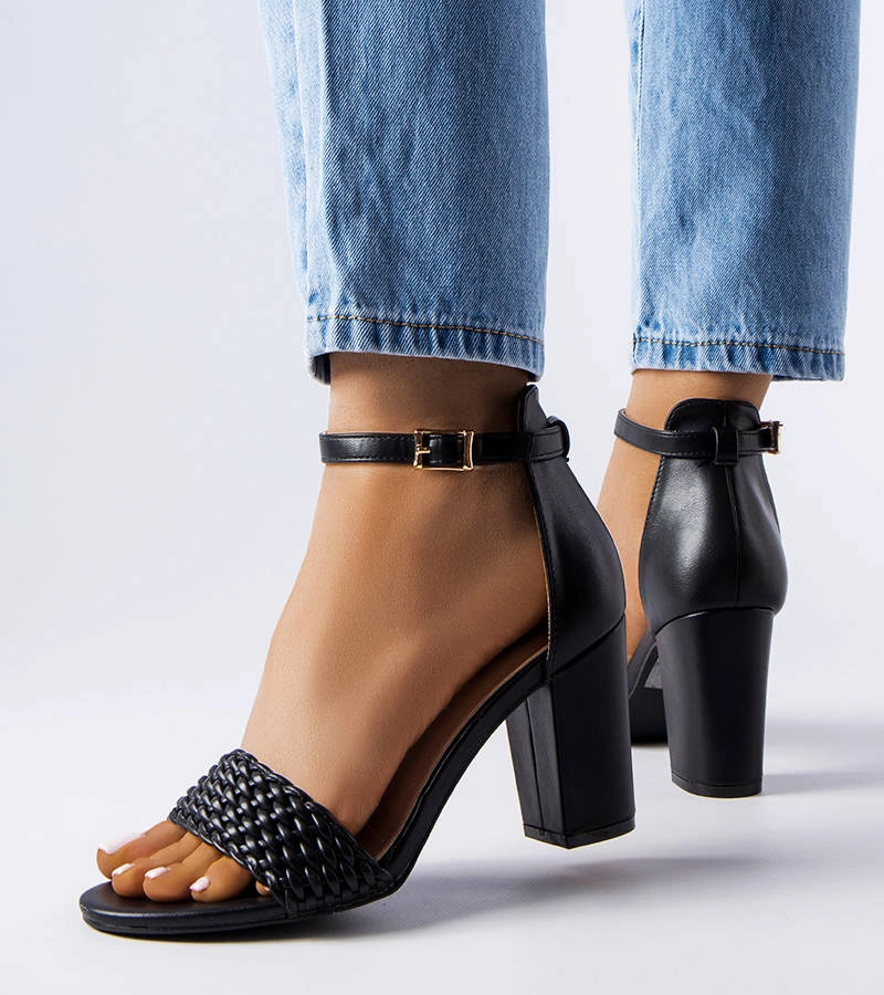 Černé pletené sandály na jehlovém podpatku Oliveirinhas