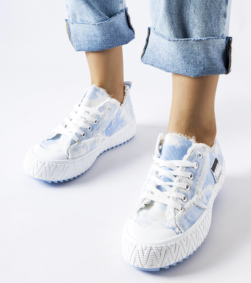 Modré tenisky s odřeninami Safiy