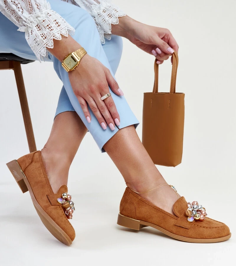 Hnědé mokasíny s ozdobami od Dahera