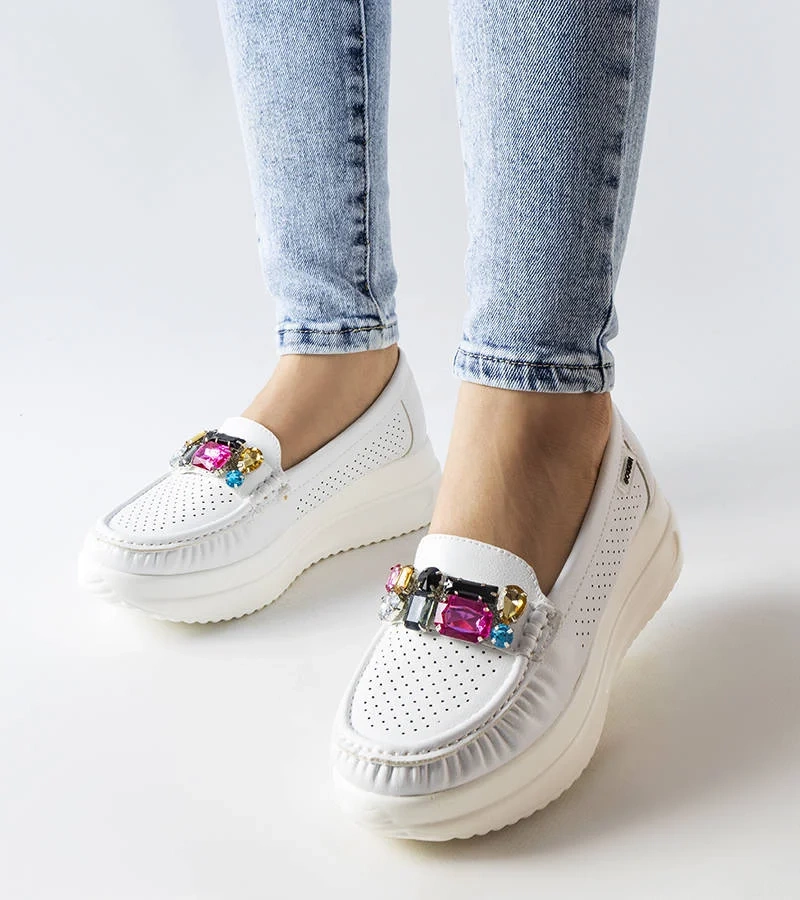 Bílé mokasíny s krystaly Gisella
