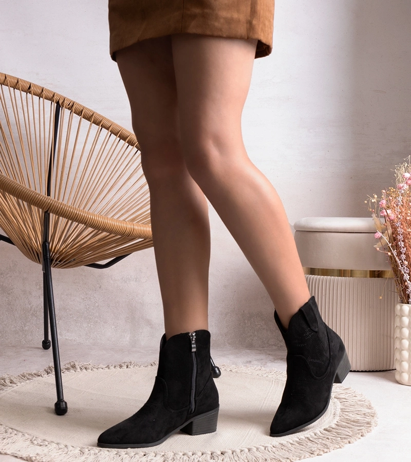 Černé kotníkové boty na podpatku Anesa