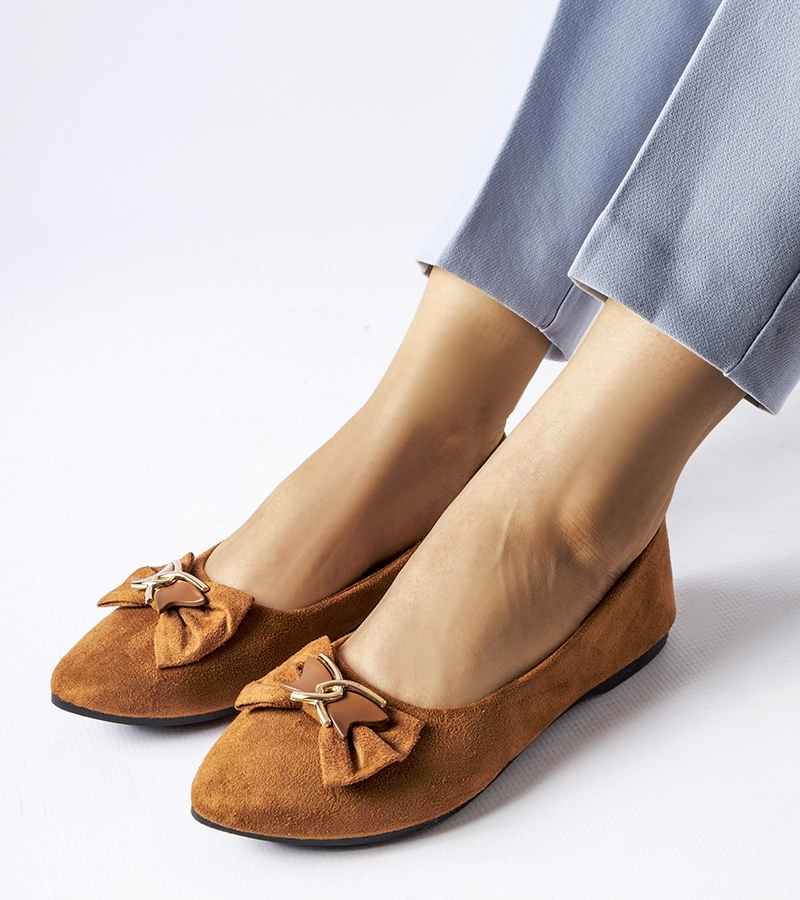 Hnědé baleríny s špičatou špičkou Jetté