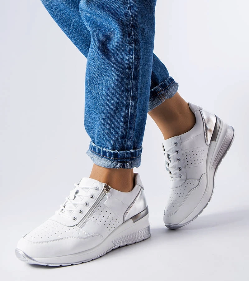 Bílé ažurové kožené polobotky od značky Jazzar