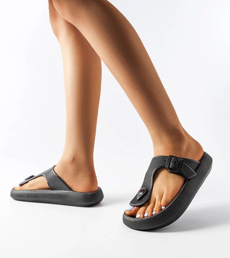 Žabky Moretti na černé platformě