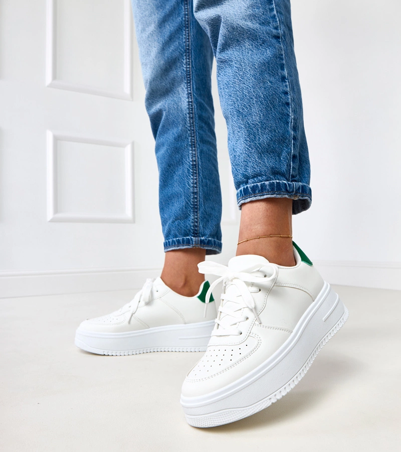 Bílé tenisky na platformě se zelenou vsadkou Britney