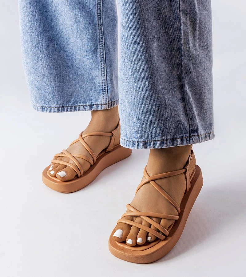 Hnědé sandály na platformě Brunelle