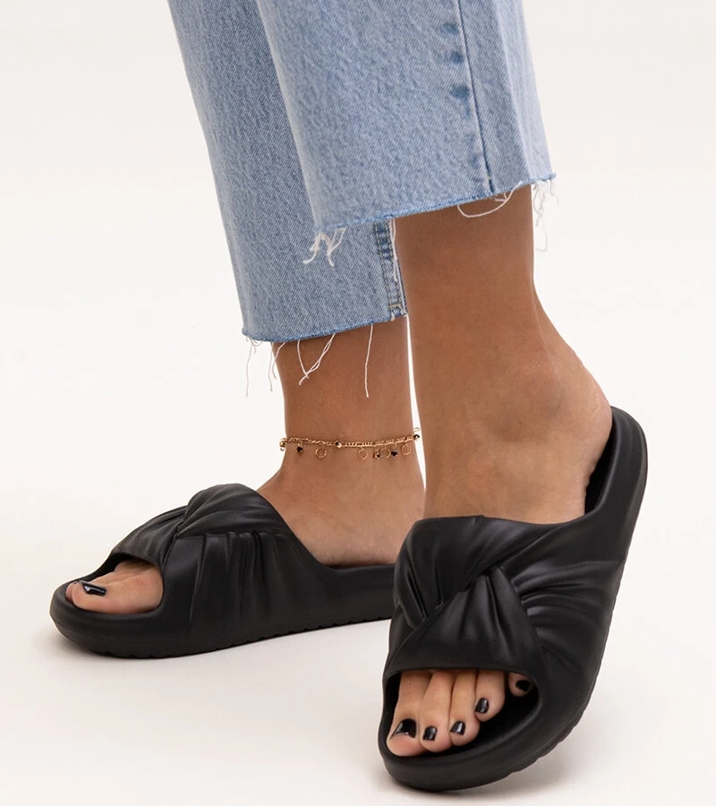 Černé pěnové pantofle Cunta