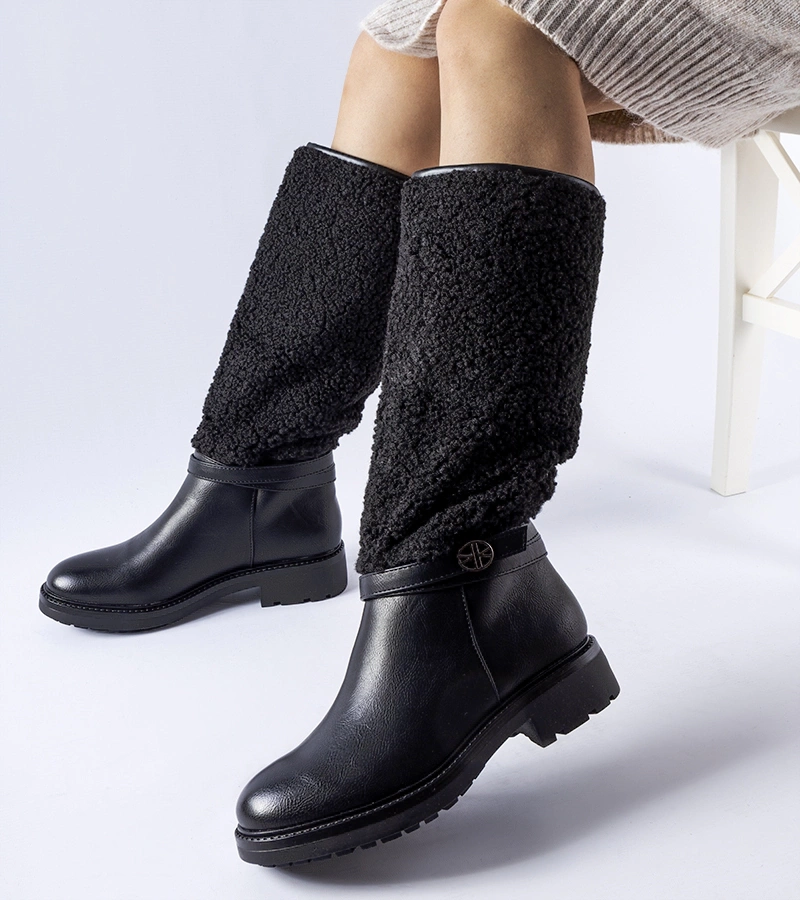 Černé kozačky zdobené kožešinkou Plains