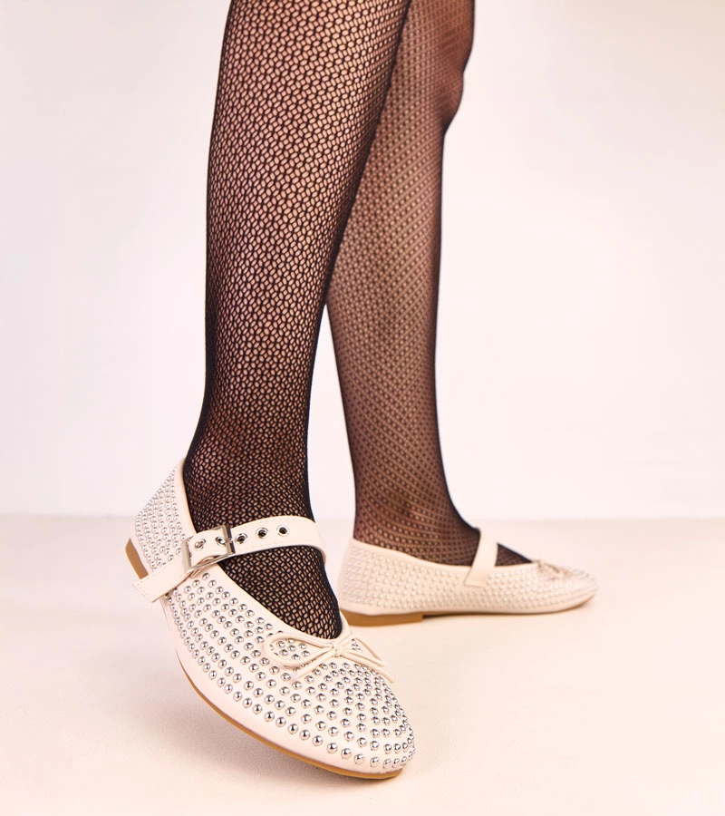 Béžové baleríny zdobené cvočky a mašličkou Mylie