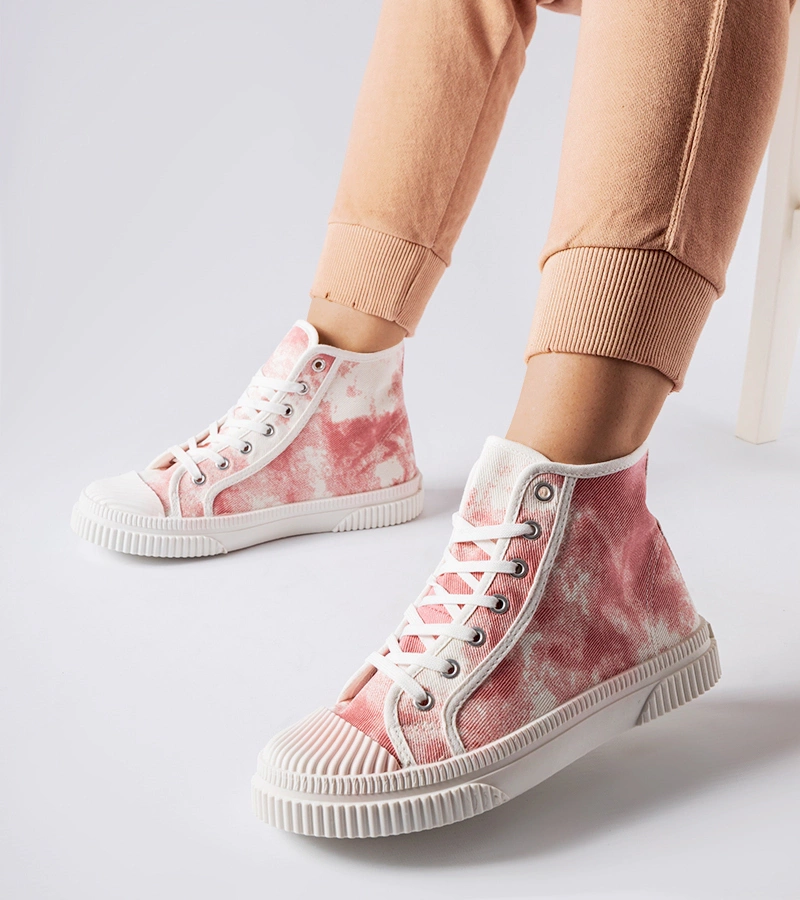 Růžové tenisky s potrhanými místy Turistico