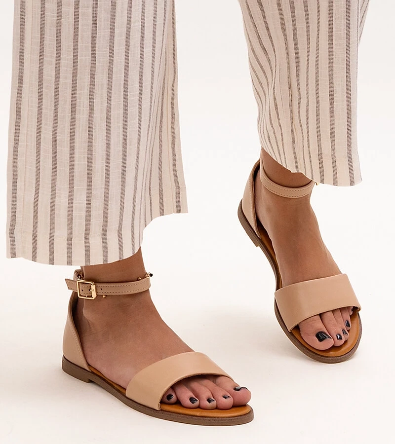 Bežové sandály s zakrytou patou Sema