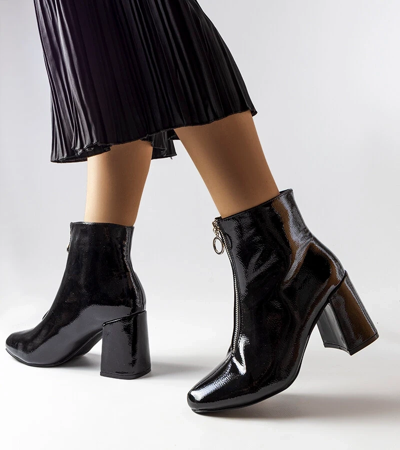 Černé lakované boty se stříbrným zipem Soutter