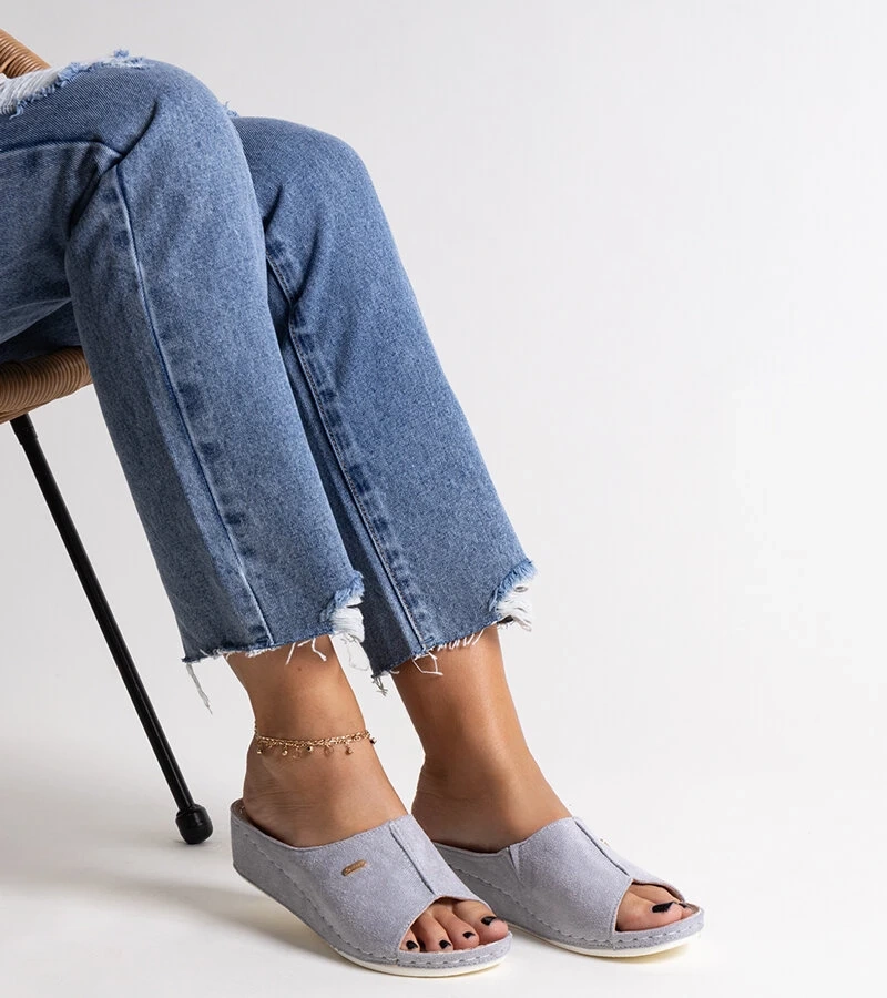 Šedé pantofle na platformě Semretana