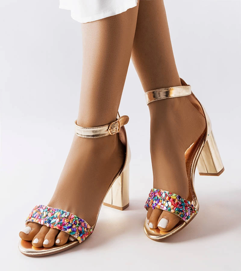 Zlaté sandály zdobené kamínky Lobelia