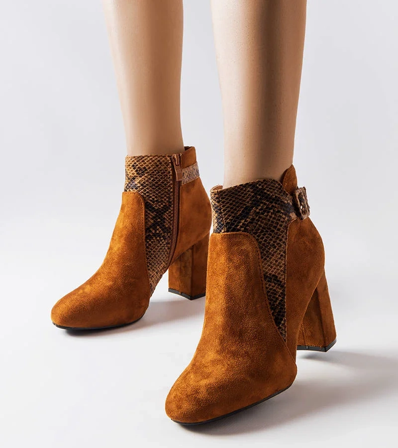 Hnědé boty z eko semiše s hadí kůží Daamen