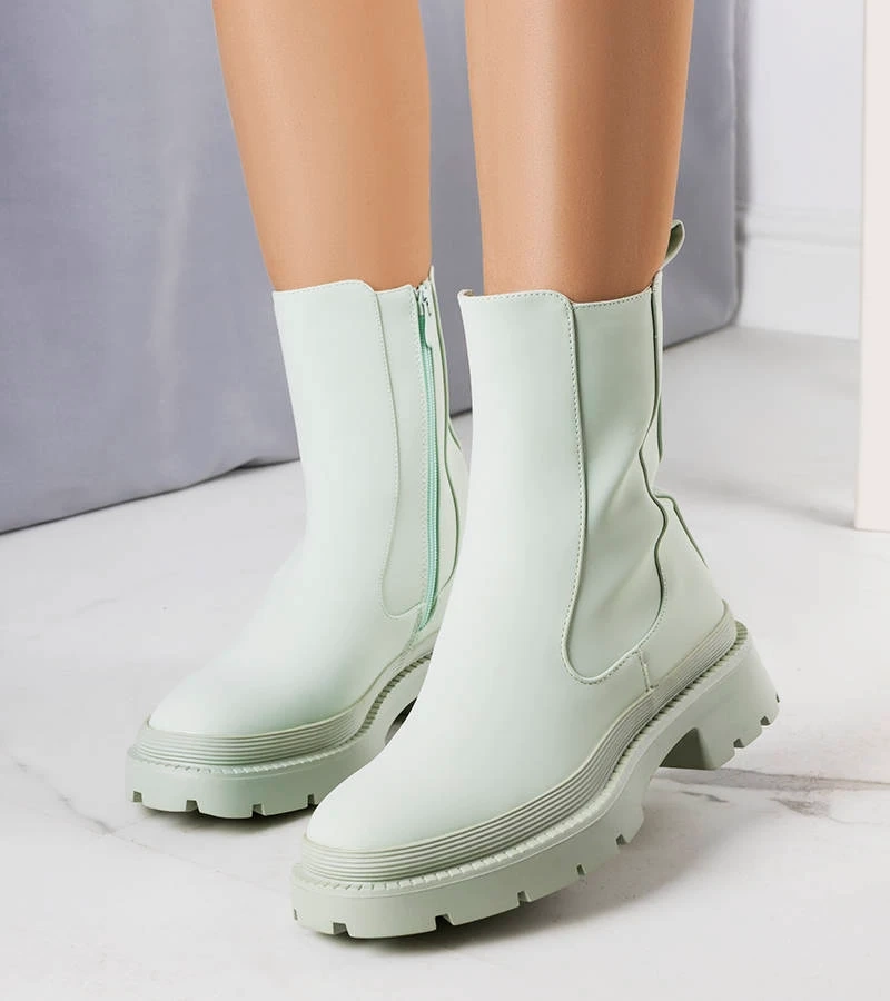 Matně zelená boty izolovaná Coletta