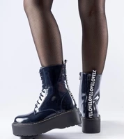 Námořnická modrá