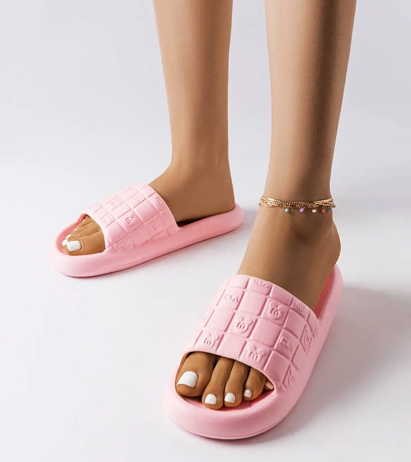 Růžové žabky k bazénu Janina