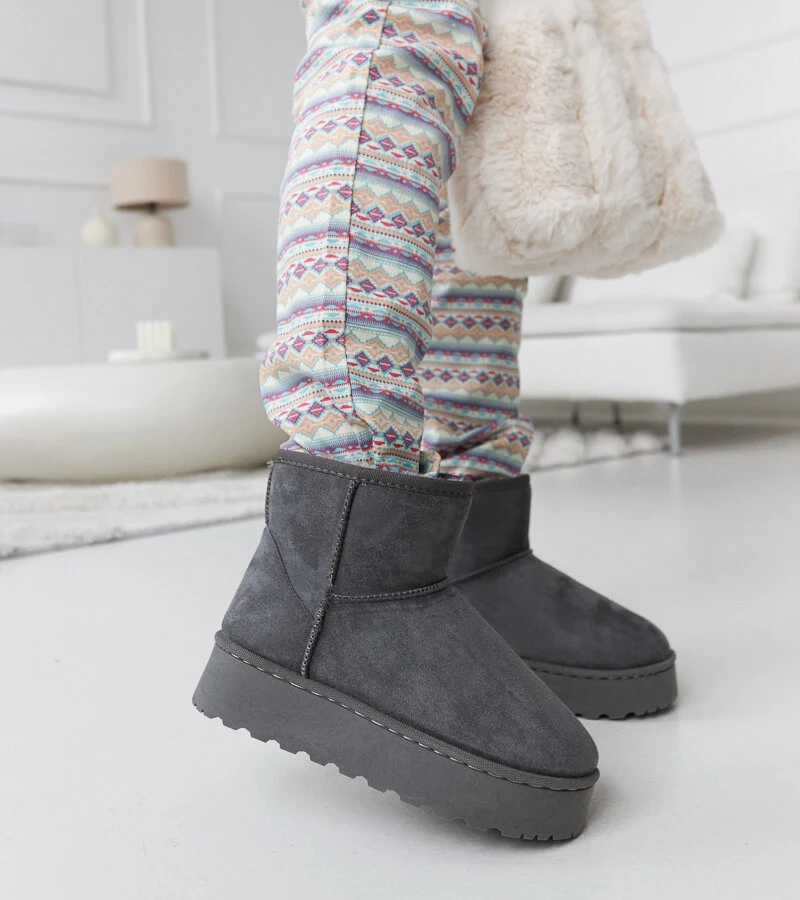 Šedé zateplené sněhule na platformě Tucson