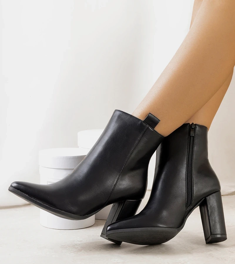 Černá boty na příspěvku Eduar