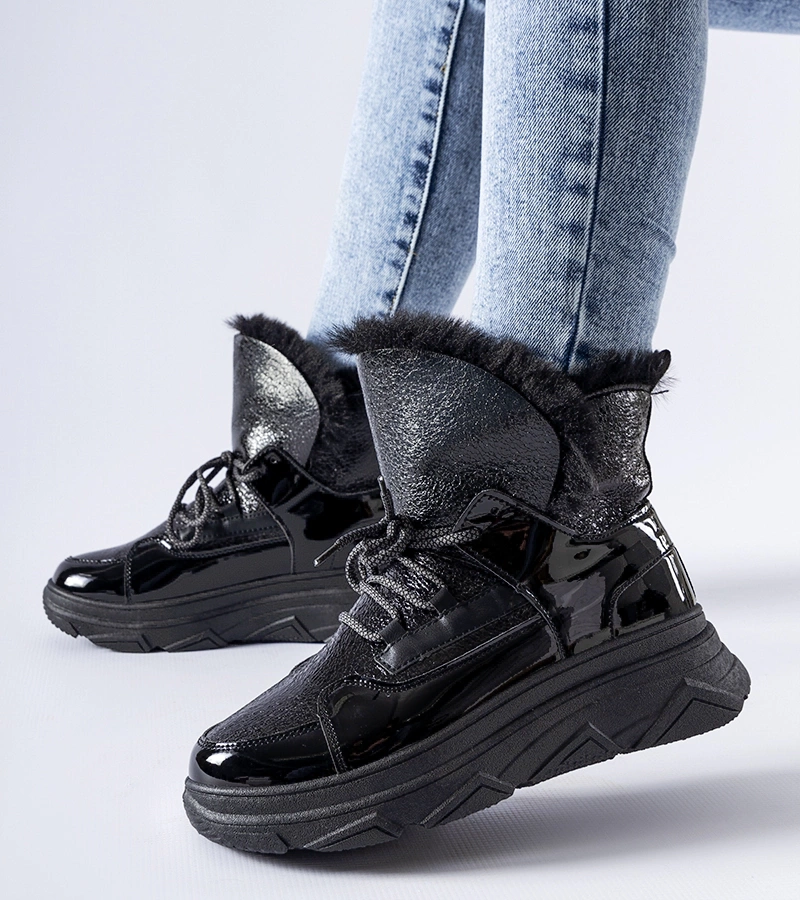 Černé zateplené lakované sněhule Stringer