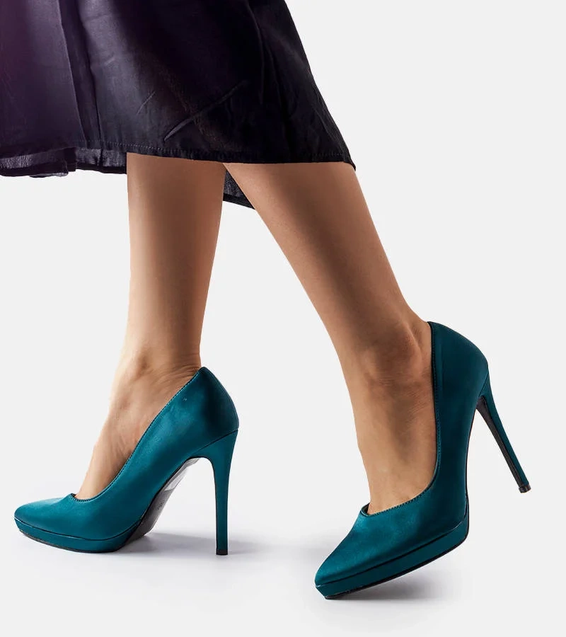 Tmavě zelené saténové jehlové podpatky Silje