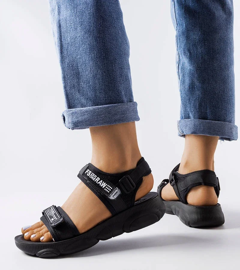 Černé sportovní sandály na suchý zip Sanjit