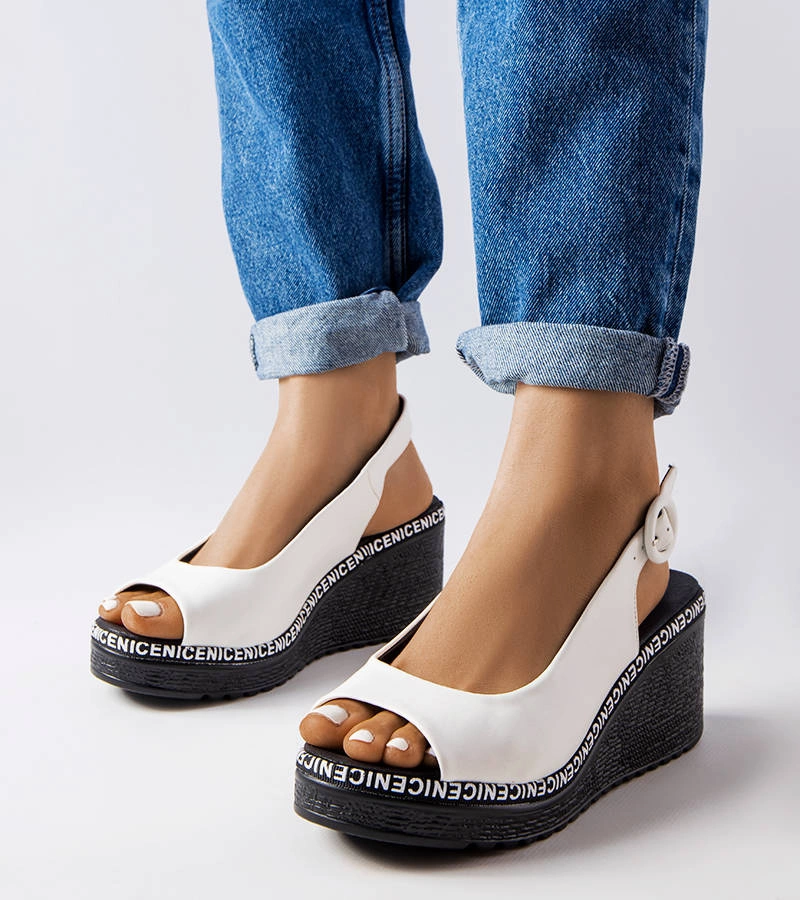 Bílé sandály na platformě Elda