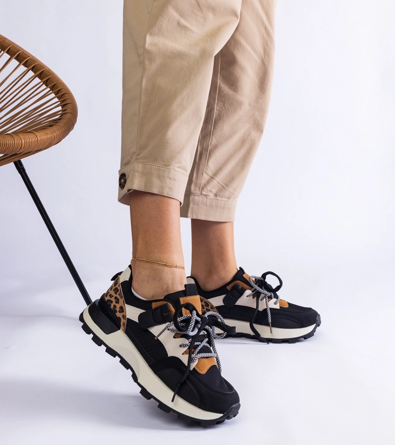 Černé tenisky zdobené zvířecím motivem Soria