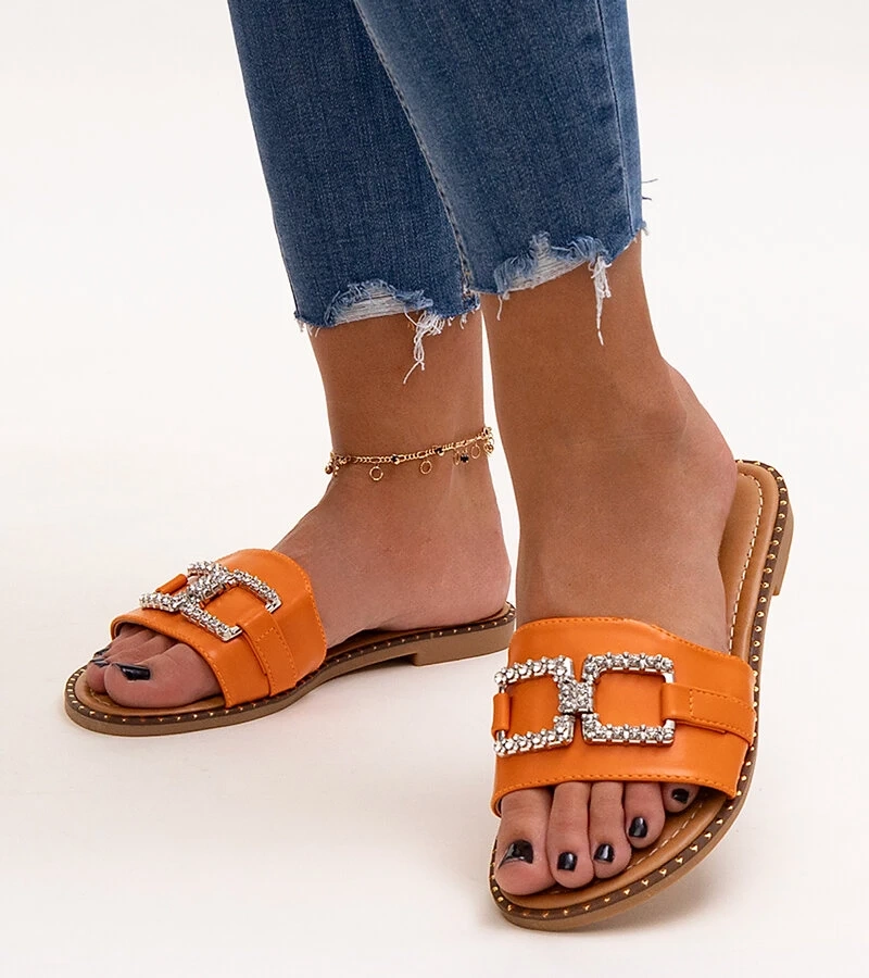 Oranžové pantofle s dekorativní sponou od Rochaela