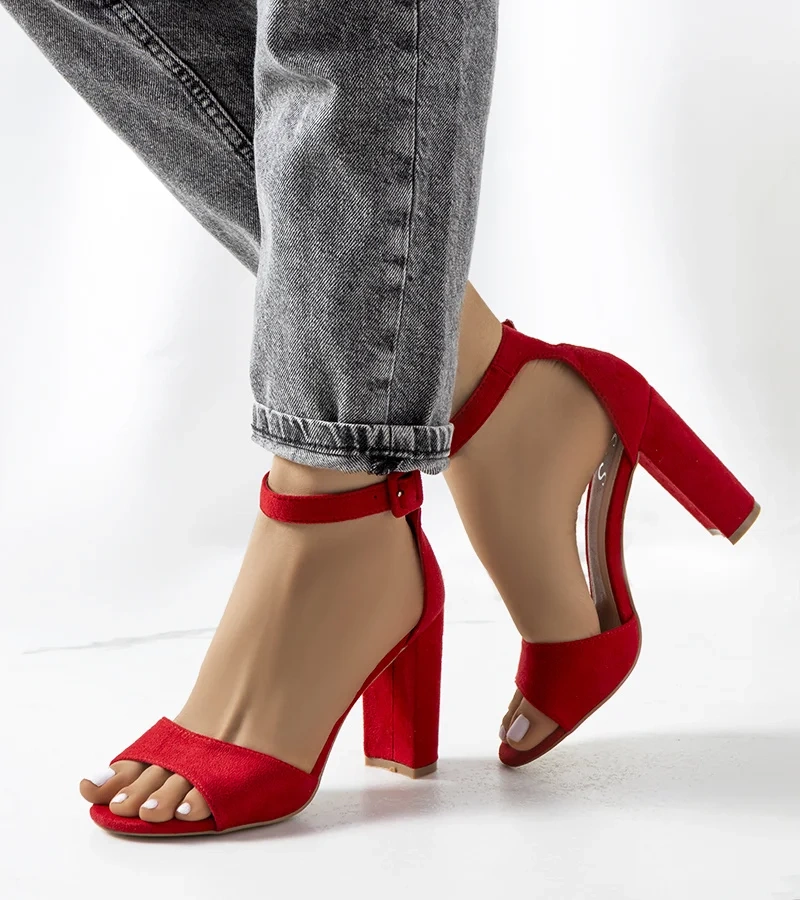 Červené sandály Doyle na jehlovém podpatku