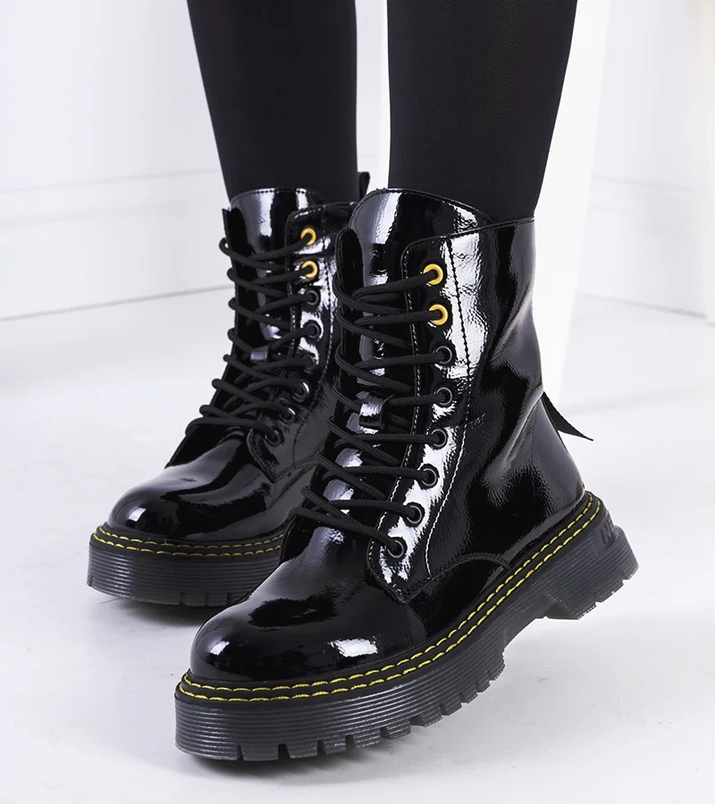 Černě lakovaný žalud Ferreira