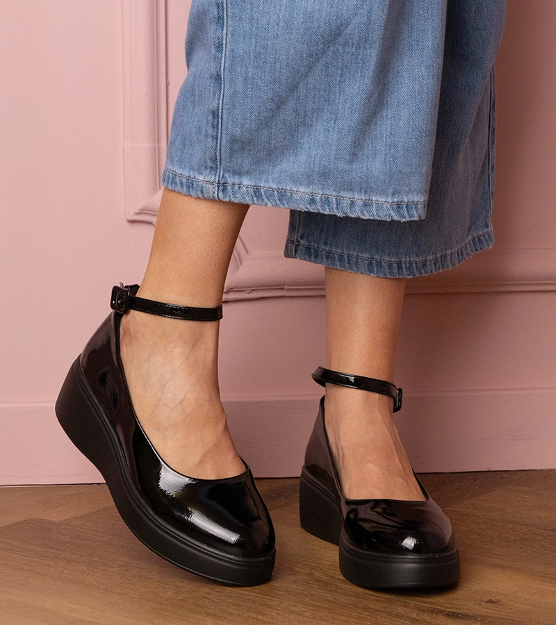 Černé lakované polobotky na platformě Tanga