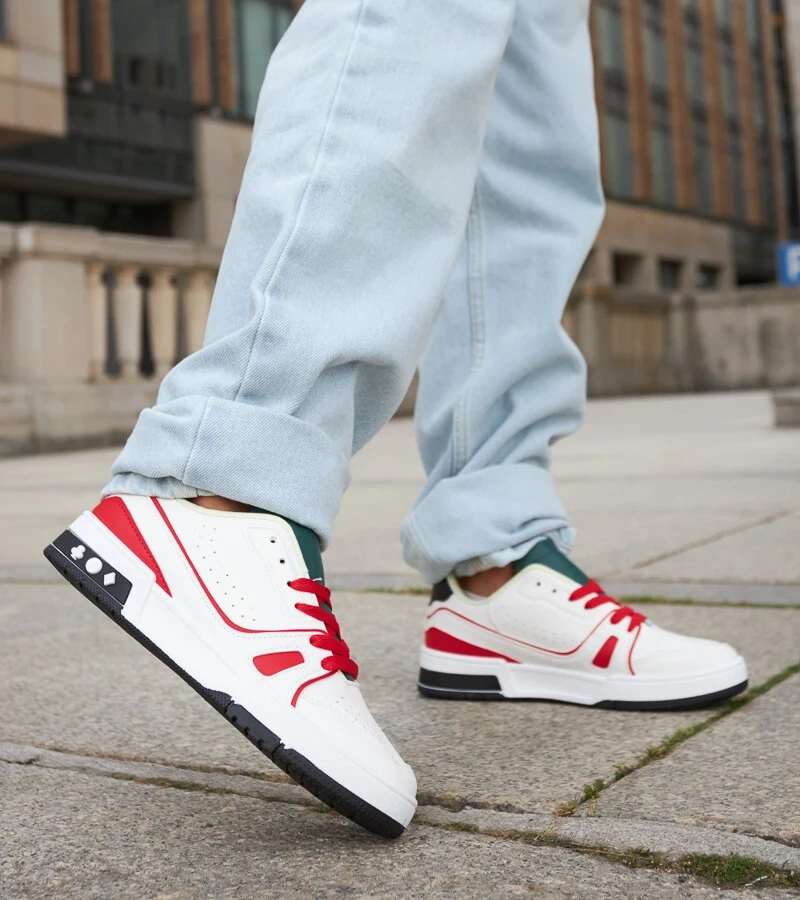 Bílo-červené boty se zeleným jazykem Archie